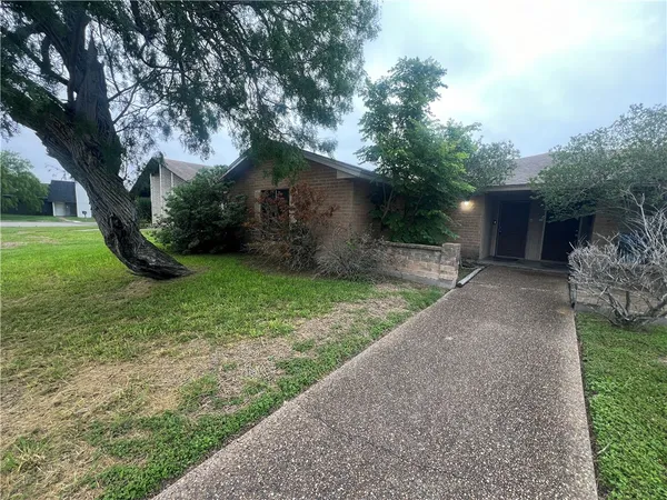 $1,695 | 5054 Wingfoot Lane, Unit A, Corpus Christi, TX 78413