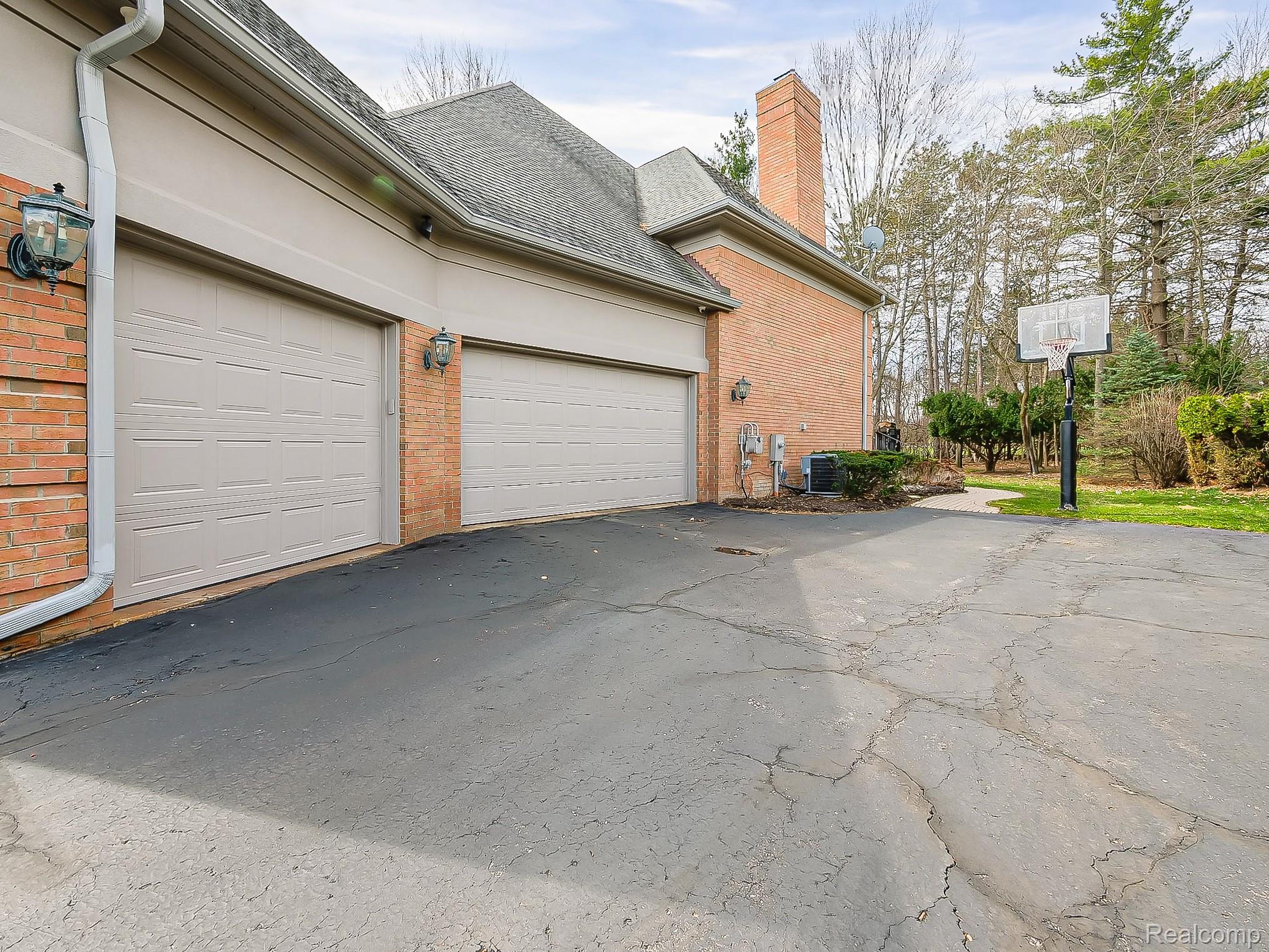 3586 Walnut Brook Drive Rochester, MI 48309 - Photo 49 of 59 Walnut Brook-77.jpg