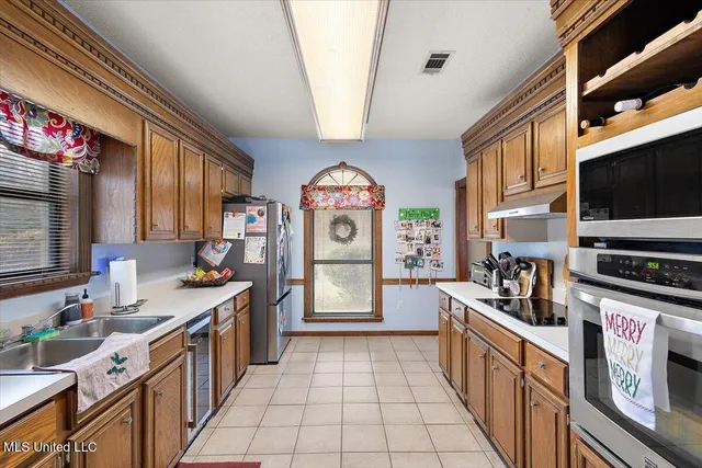 $327,500 | 561 North Spring Lake Circle, Terry, MS 39170