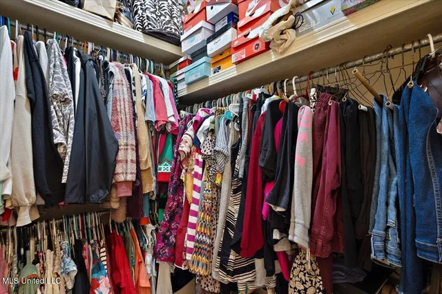 $327,500 | 561 North Spring Lake Circle, Terry, MS 39170