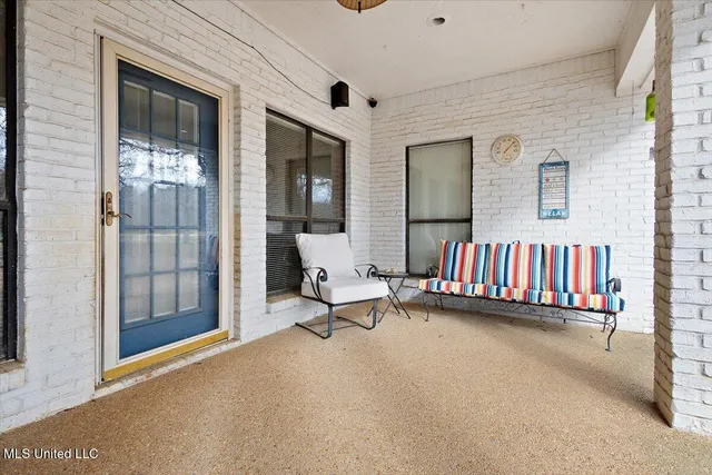 $327,500 | 561 North Spring Lake Circle, Terry, MS 39170