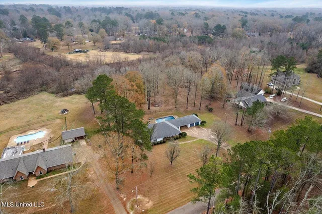 $327,500 | 561 North Spring Lake Circle, Terry, MS 39170