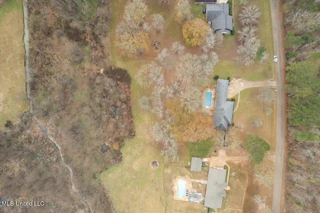 $327,500 | 561 North Spring Lake Circle, Terry, MS 39170