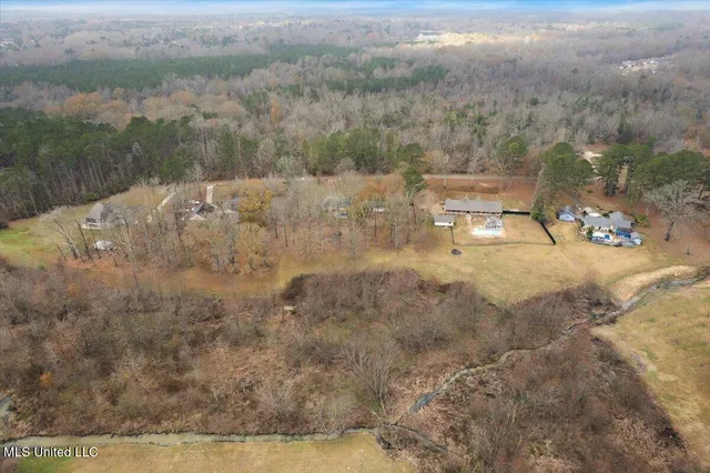 $327,500 | 561 North Spring Lake Circle, Terry, MS 39170