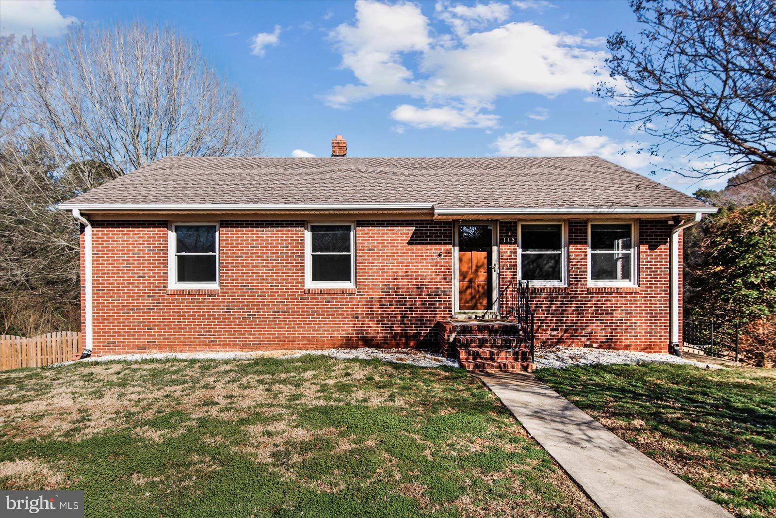 115 Oak Ridge Street Bowling Green, VA 22427 - Photo 2 of 40