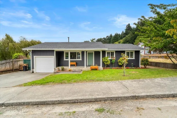 $359,900 | 276 Tolman Place, Rio Dell, CA 95562