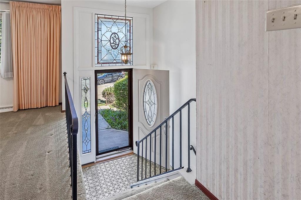 189 Parkedge Road Pittsburgh, PA 15220 - Photo 3 of 22 Gallery Image 3