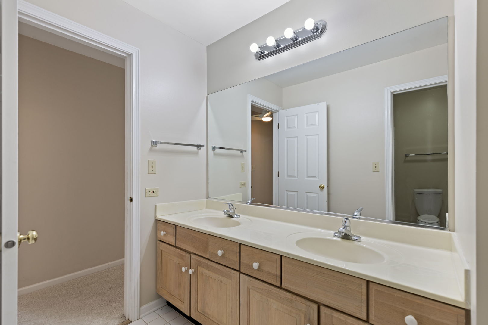 7623 Beringer Court Gurnee, IL 60031 - Photo 20 of 28 a bathroom with a double vanity sink and a mirror