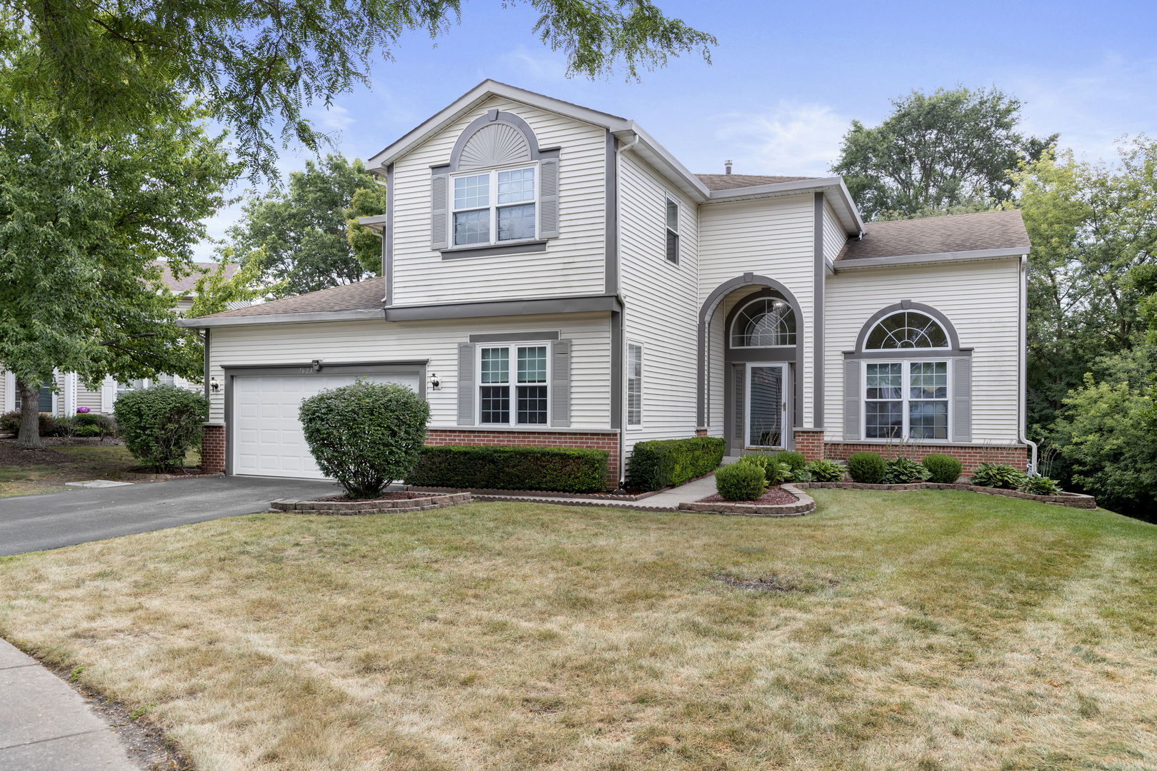 7623 Beringer Court Gurnee, IL 60031 - Photo 2 of 28 a front view of a house with garden