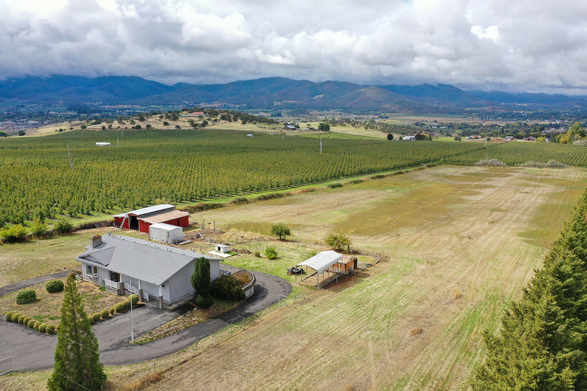 4380 Royal Crest Road Talent, OR 97540 - Photo 1 of 19 9e1qPXAB