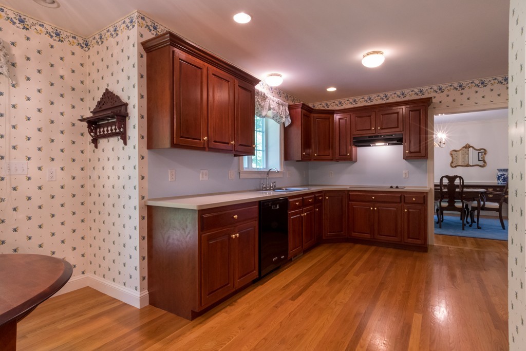 46 Holmes Street Needham, MA 02492 - Photo 6 of 21