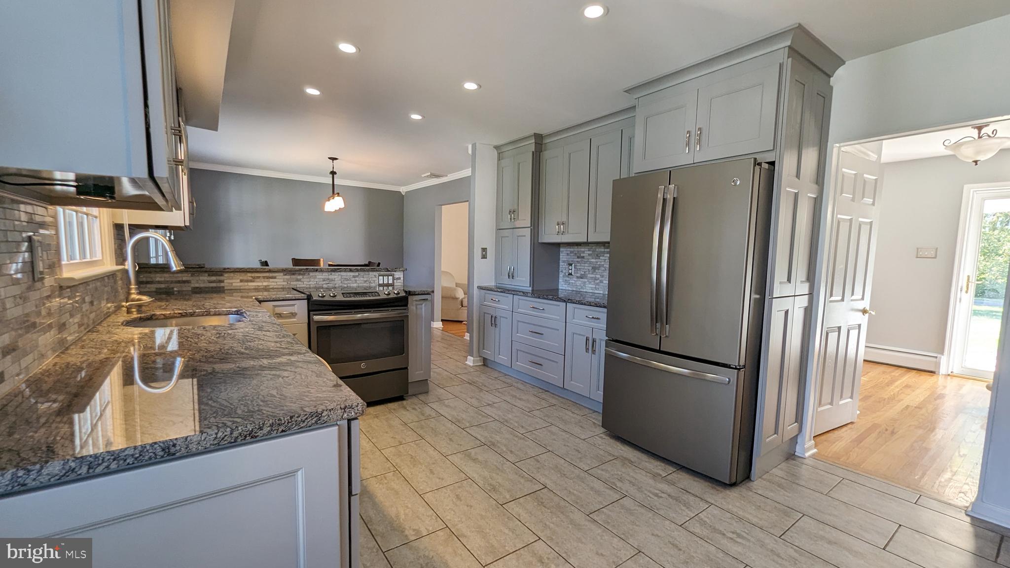 20 Valley View Drive Doylestown, PA 18901 - Photo 7 of 18 Large Updated Eat-In Kitchen