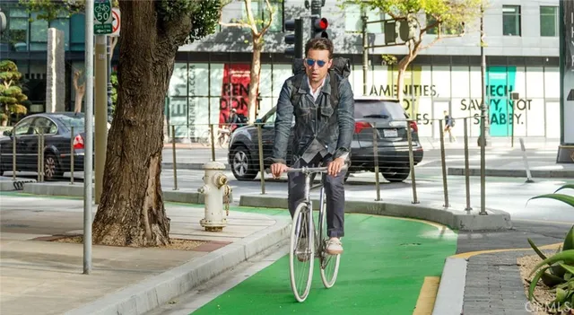 $5,872 | 150 Van Ness Avenue, Unit 1301, San Francisco, CA 94102