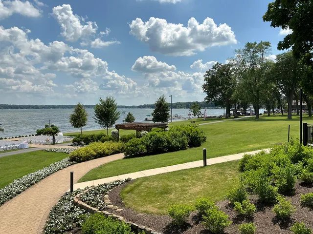 $43,900 | 2400 Geneva Street, Unit 1812, Delavan, WI 53115