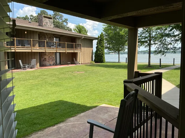 $43,900 | 2400 Geneva Street, Unit 1812, Delavan, WI 53115