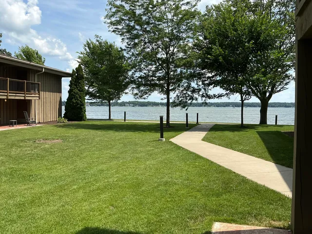 $43,900 | 2400 Geneva Street, Unit 1812, Delavan, WI 53115