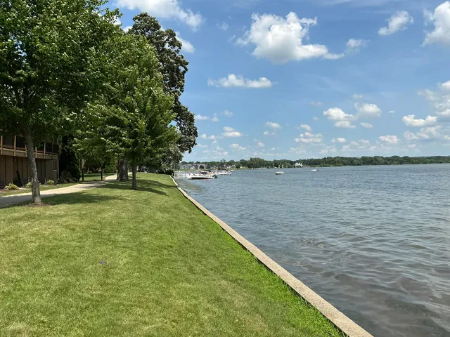 $43,900 | 2400 Geneva Street, Unit 1812, Delavan, WI 53115