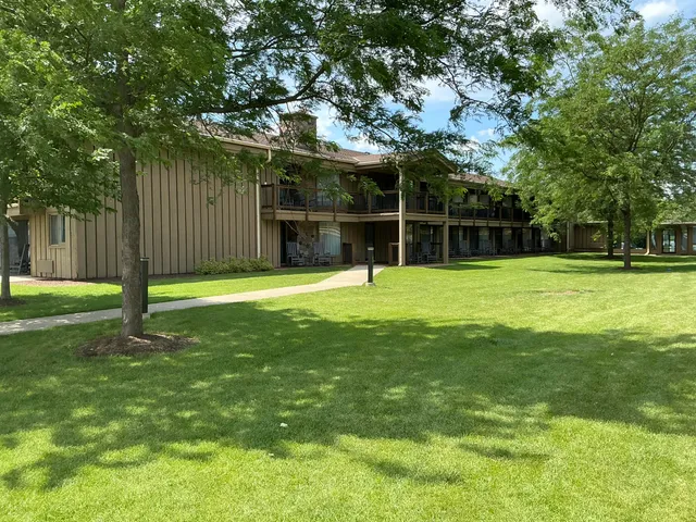 $43,900 | 2400 Geneva Street, Unit 1812, Delavan, WI 53115