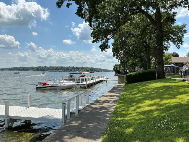 $43,900 | 2400 Geneva Street, Unit 1812, Delavan, WI 53115