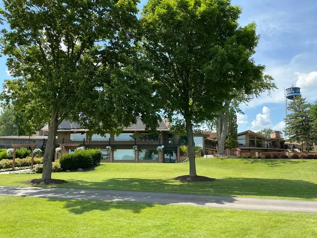 $43,900 | 2400 Geneva Street, Unit 1812, Delavan, WI 53115