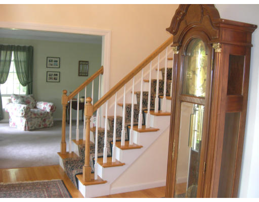 17 Field Street Maynard, MA 01754 - Photo 3 of 18 Gallery Image 3
