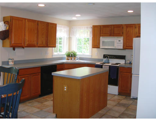 17 Field Street Maynard, MA 01754 - Photo 5 of 18 Gallery Image 5