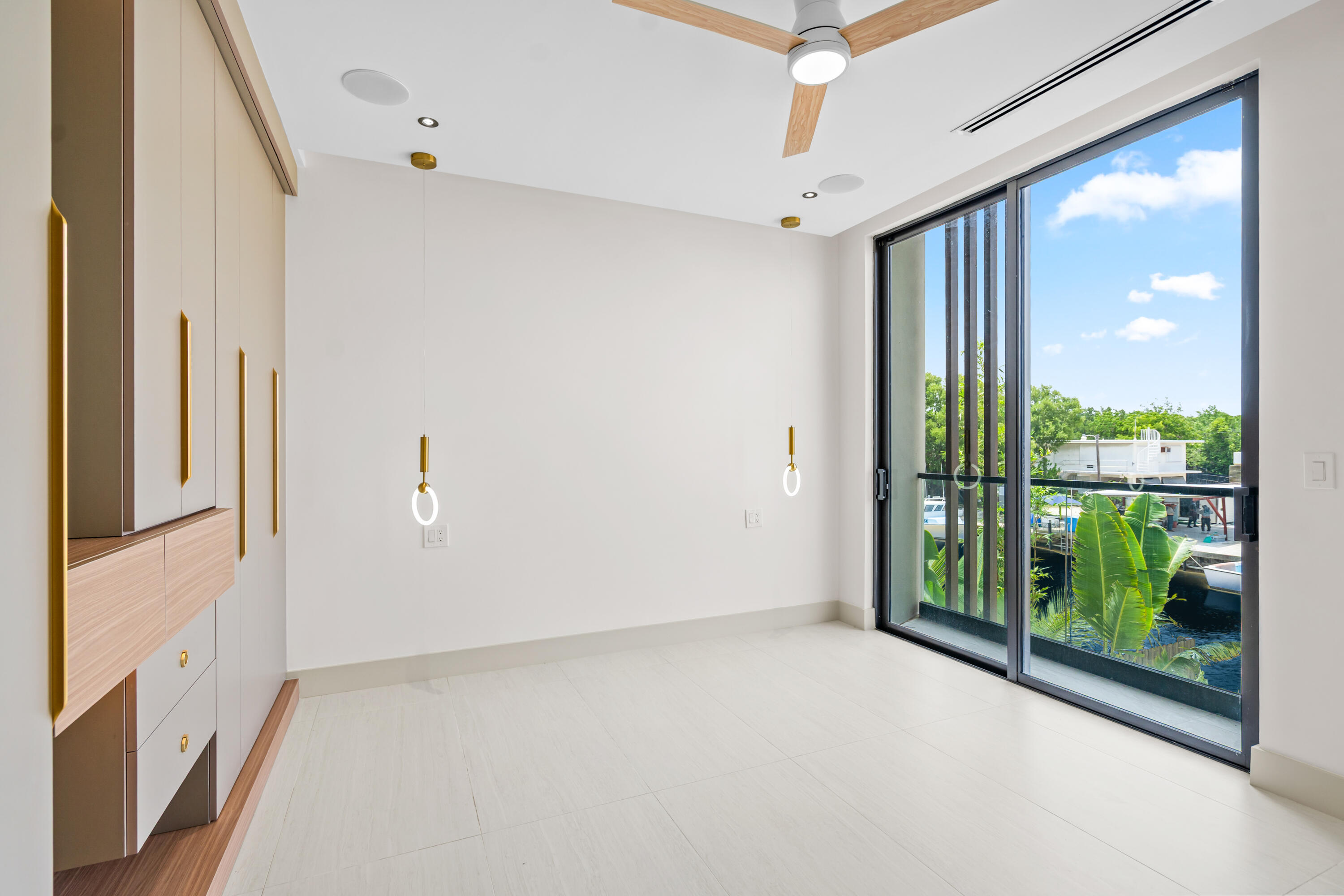 16 South Exuma Road Key Largo, FL 33037 - Photo 36 of 74 a view of a room with a large window