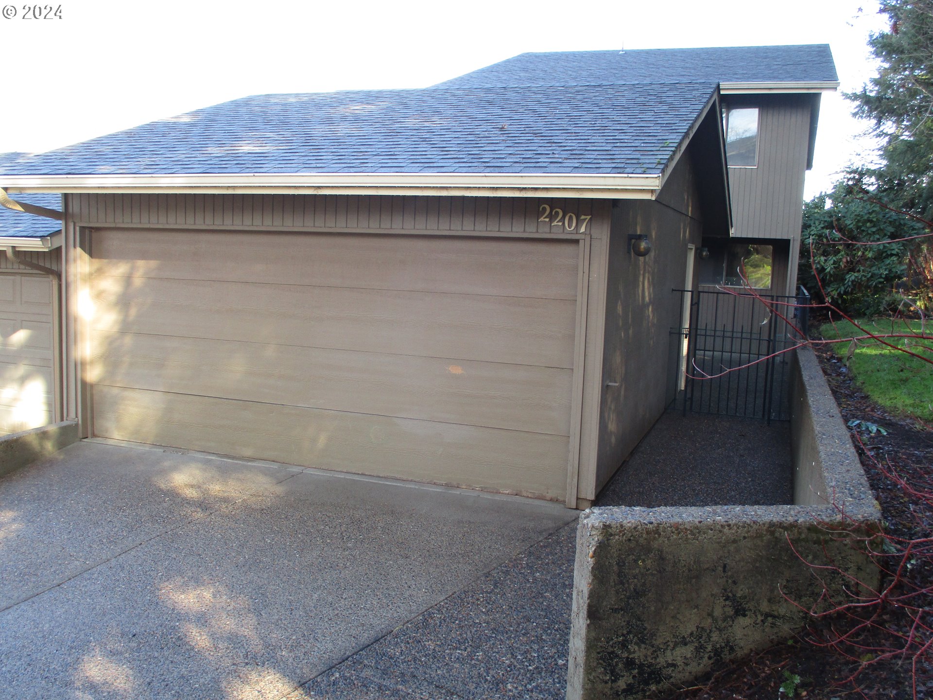 2207 Ridgeway Drive Eugene, OR 97401 - Photo 1 of 27 Gallery Image 1