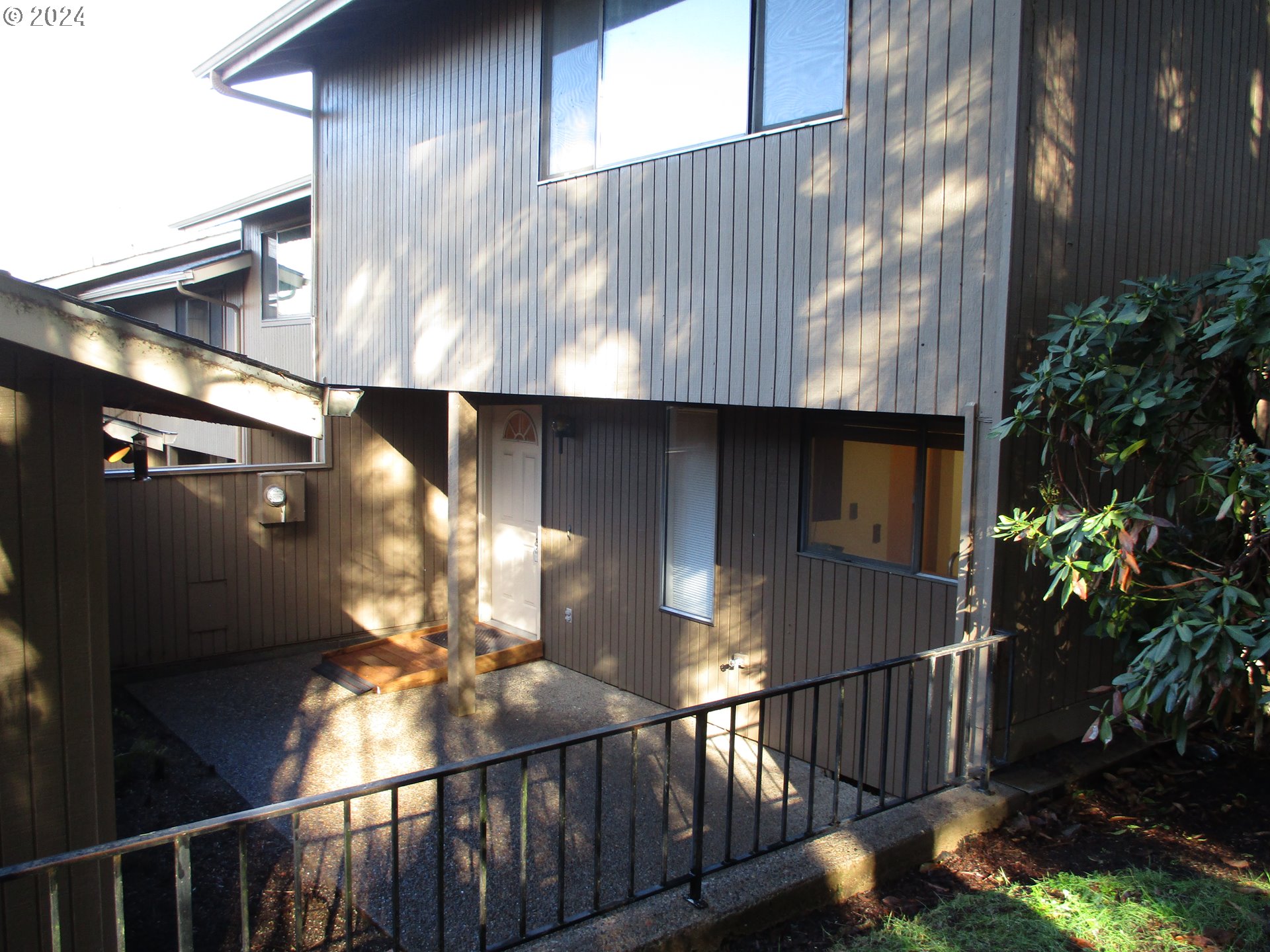 2207 Ridgeway Drive Eugene, OR 97401 - Photo 2 of 27 Patio
