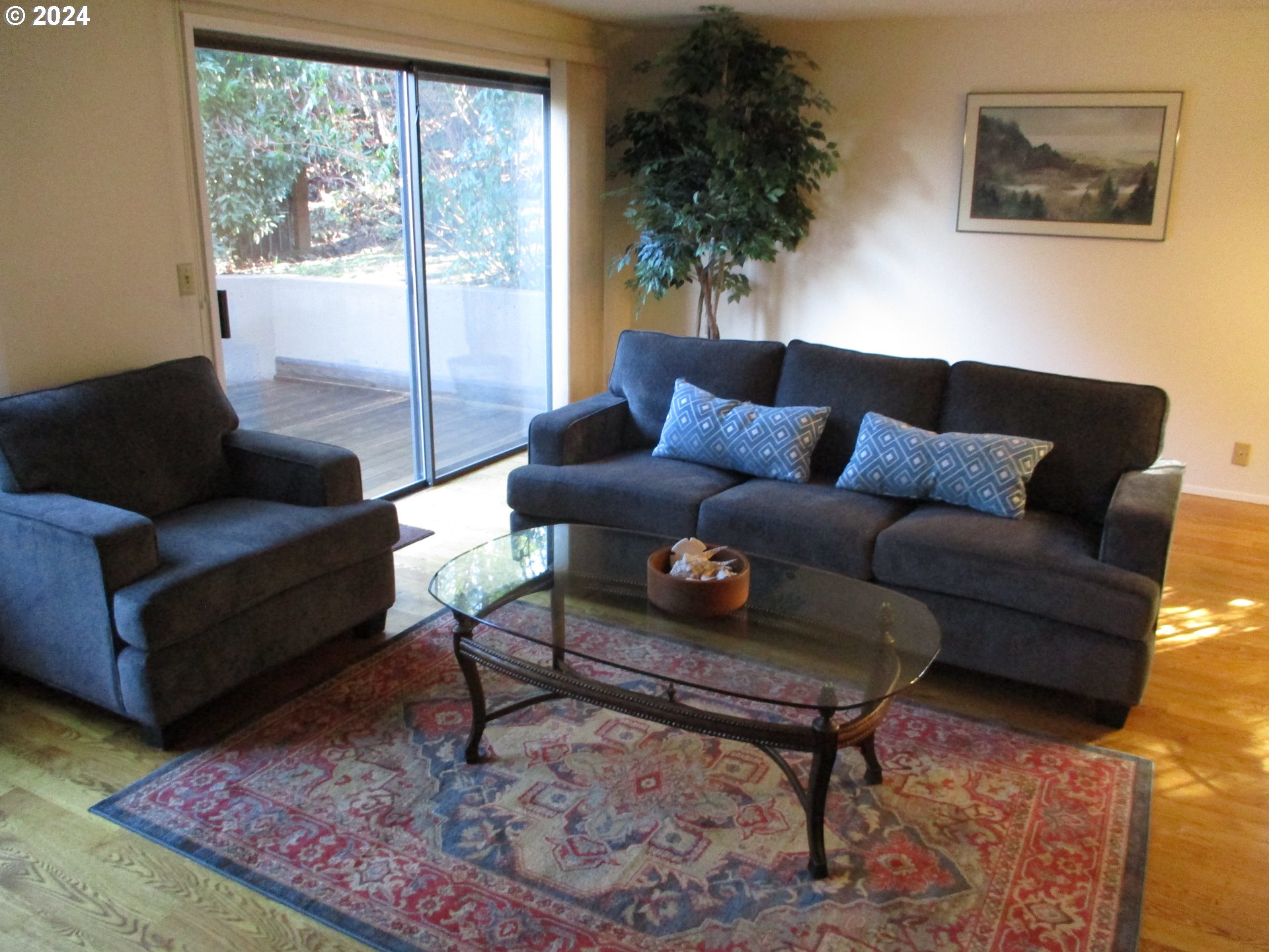 2207 Ridgeway Drive Eugene, OR 97401 - Photo 5 of 27 Living Room