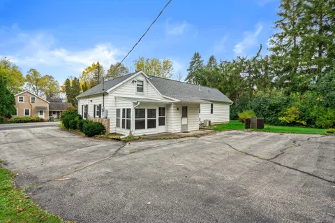 $324,900 | 11126 West Freistadt Road, Mequon, WI 53097