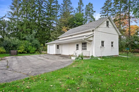 $324,900 | 11126 West Freistadt Road, Mequon, WI 53097