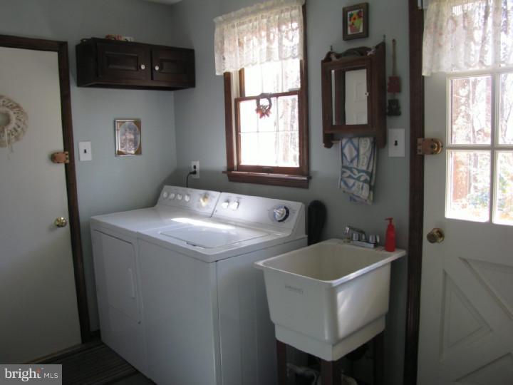 5 Strafford Circle Road Medford, NJ 08055 - Photo 14 of 25 Laundry Room