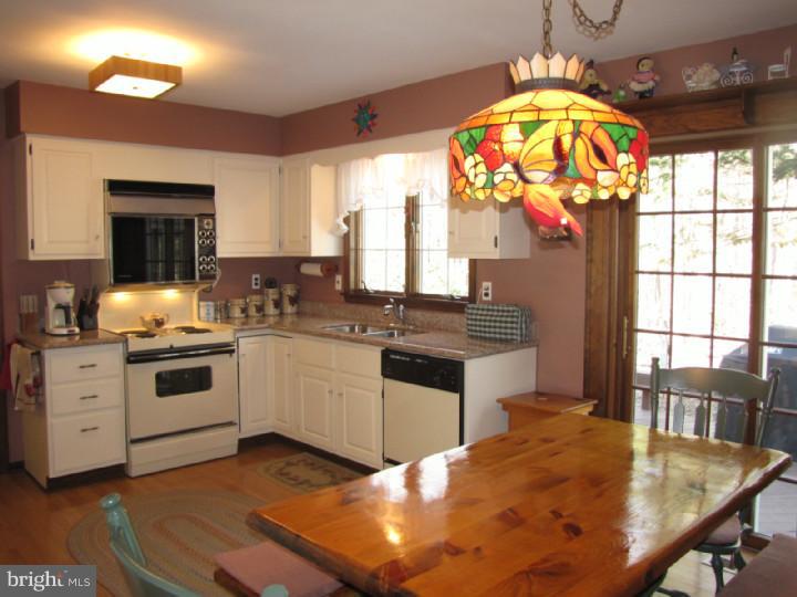 5 Strafford Circle Road Medford, NJ 08055 - Photo 6 of 25 Kitchen