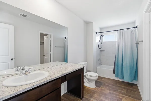 $2,000 | 1042 Andean Emerald, San Antonio, TX 78253