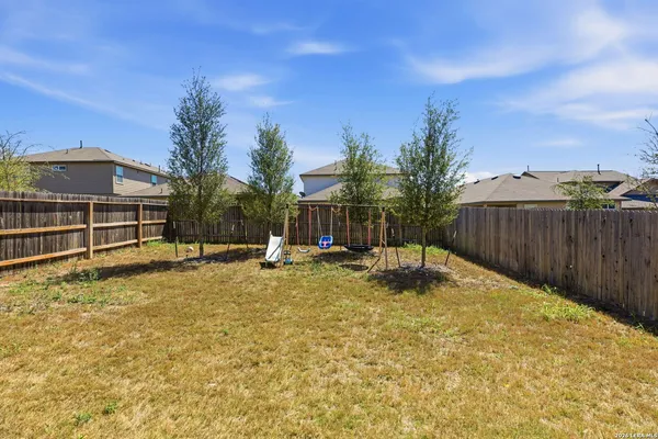 $2,000 | 1042 Andean Emerald, San Antonio, TX 78253