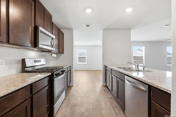 $2,000 | 1042 Andean Emerald, San Antonio, TX 78253