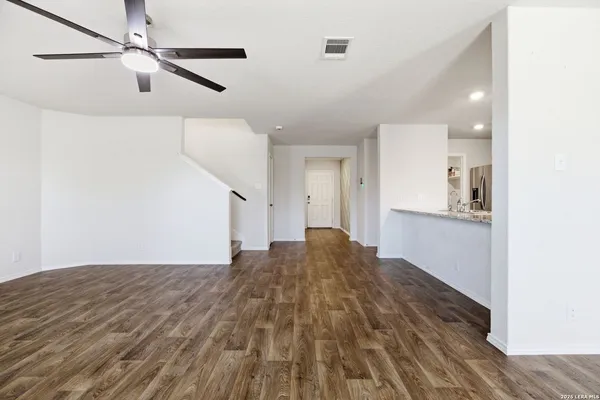 $2,000 | 1042 Andean Emerald, San Antonio, TX 78253