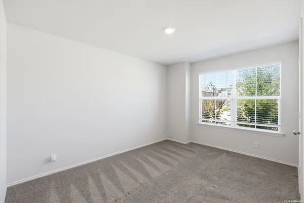 $2,000 | 1042 Andean Emerald, San Antonio, TX 78253