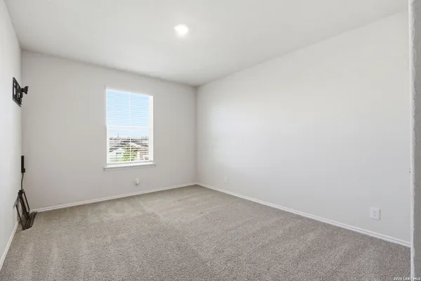 $2,000 | 1042 Andean Emerald, San Antonio, TX 78253