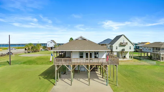 a view of a house with a big yard