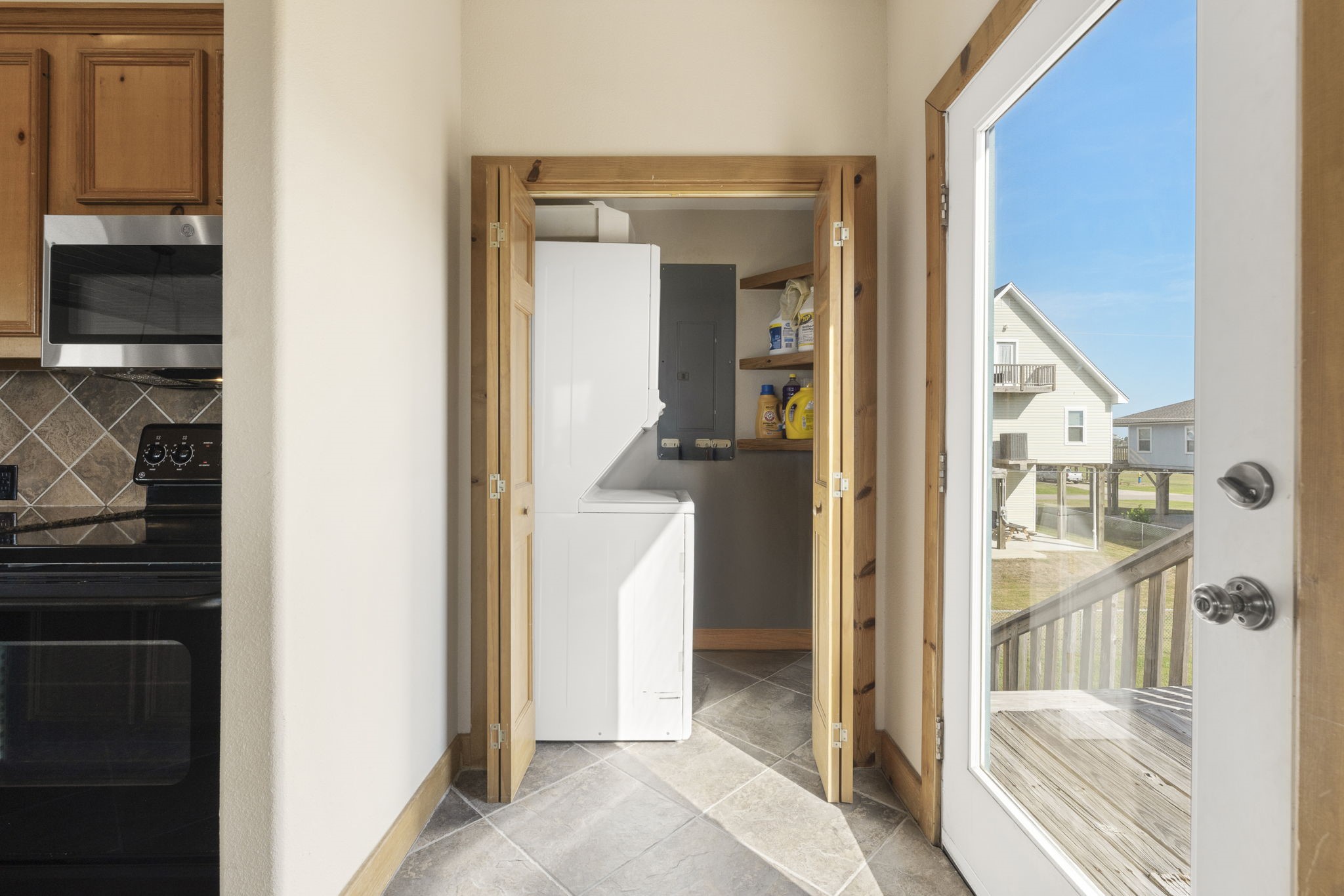 210 Fathom Drive Freeport, TX 77541 - Photo 20 of 34 laundry room with washer and dryer