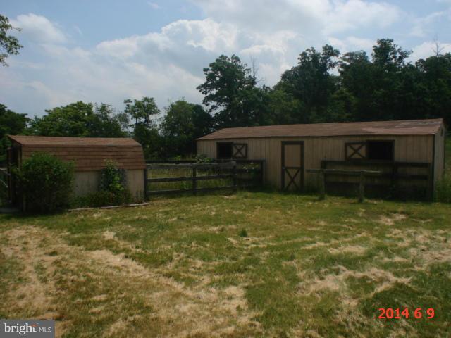 12301 Warner Road Keymar, MD 21757 - Photo 4 of 16 a backyard of a house
