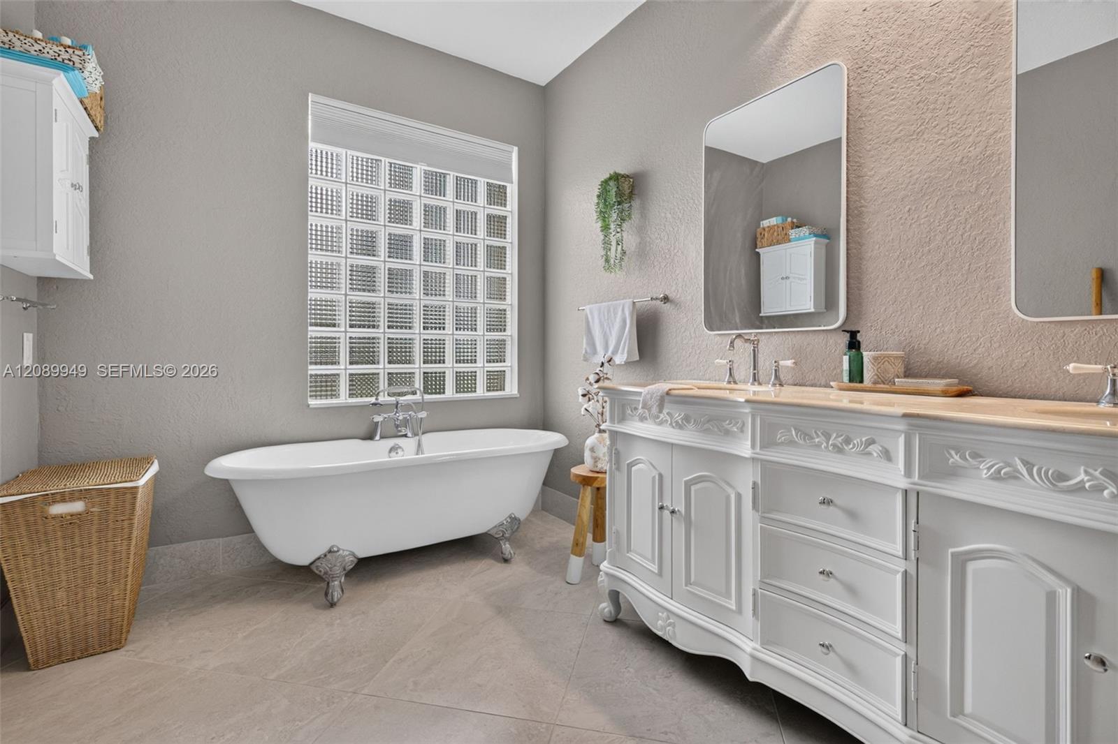 820 Falling Water Road Weston, FL 33326 - Photo 27 of 56 Gallery Image 27