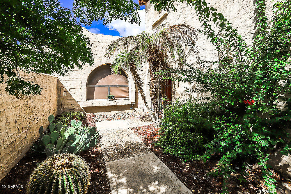 3008 West Phelps Road Phoenix, AZ 85053 - Photo 3 of 24 Phelpshouse-4