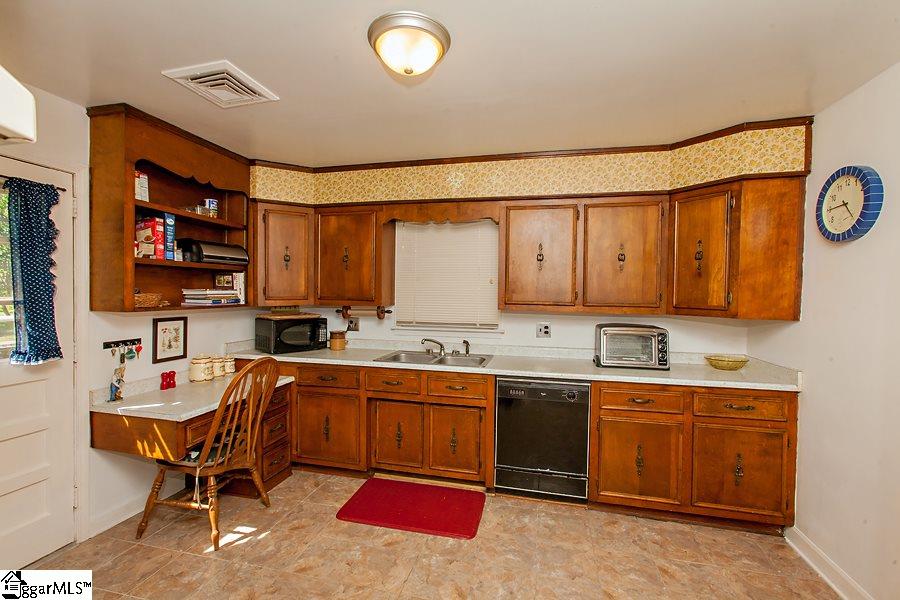 104 New Perry Road Greenville, SC 29617 - Photo 7 of 20 Gallery Image 7