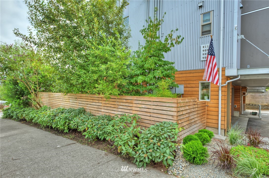 911 North 85th Street Seattle, WA 98103 - Photo 1 of 21