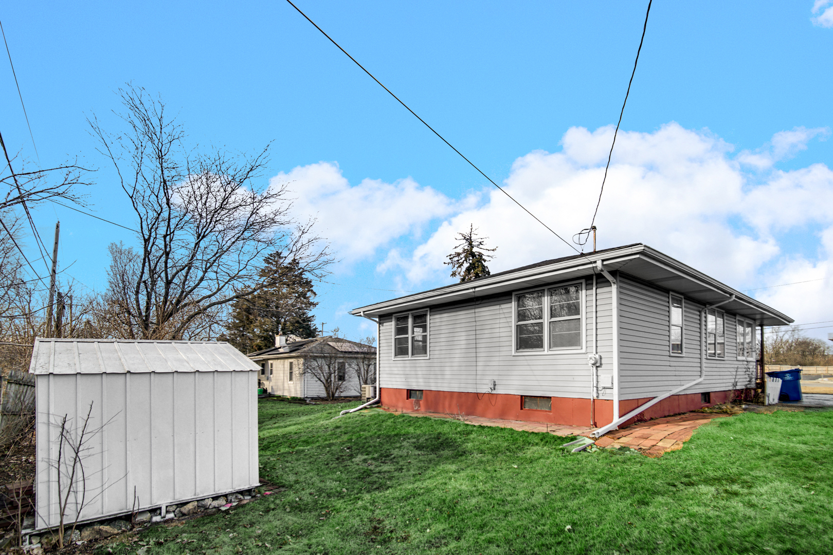 2564 Plainfield Road Joliet, IL 60435 - Photo 18 of 20 a backyard of a house with table and chairs