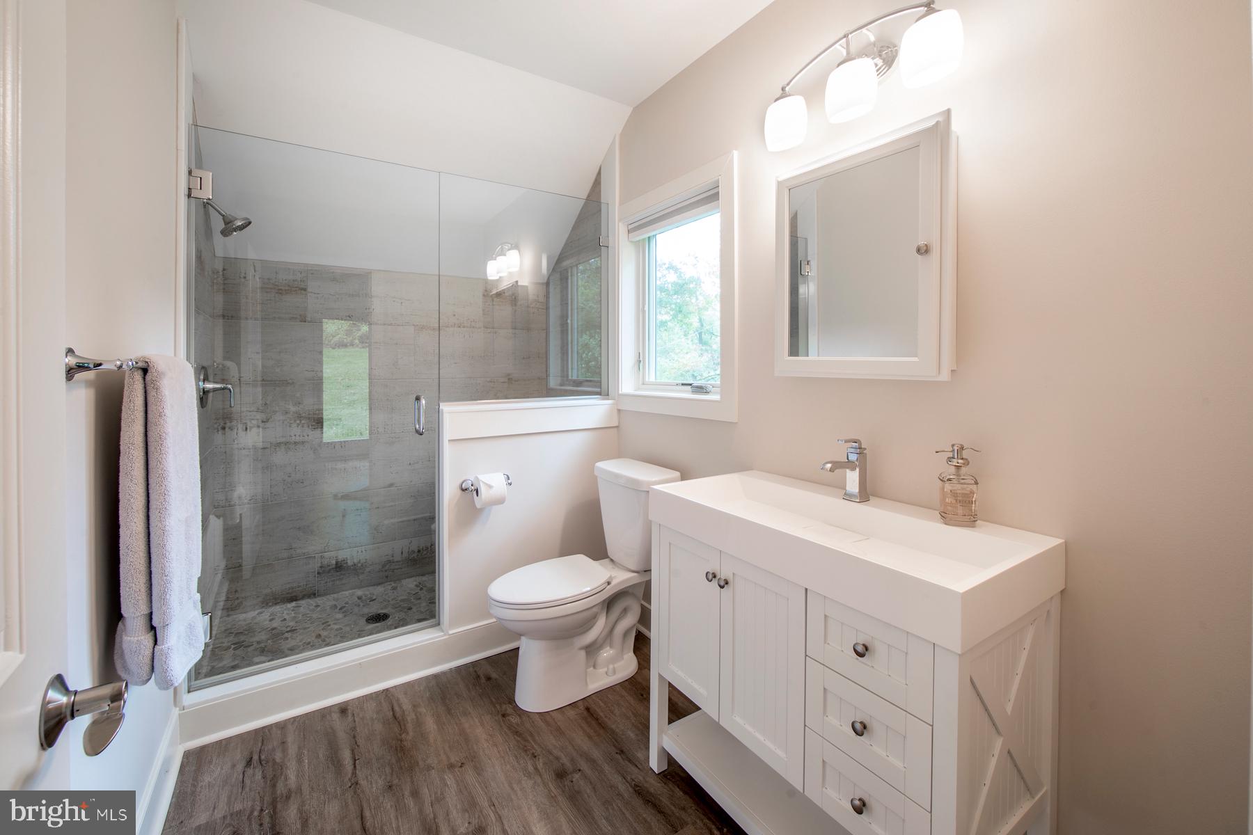 218 Spring Road Malvern, PA 19355 - Photo 23 of 30 En-suite Bath