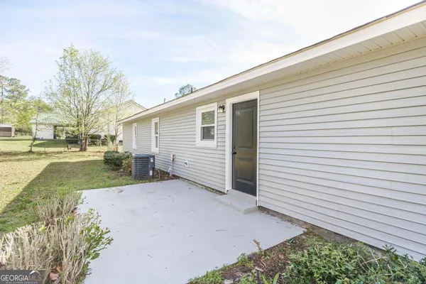 a view of a house with a backyard